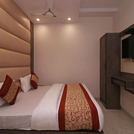 ניו דלהי Oyo 11593 Hotel Aman Guest House מראה חיצוני תמונה