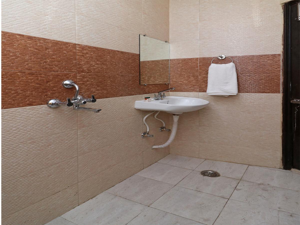 ניו דלהי Oyo 11593 Hotel Aman Guest House מראה חיצוני תמונה